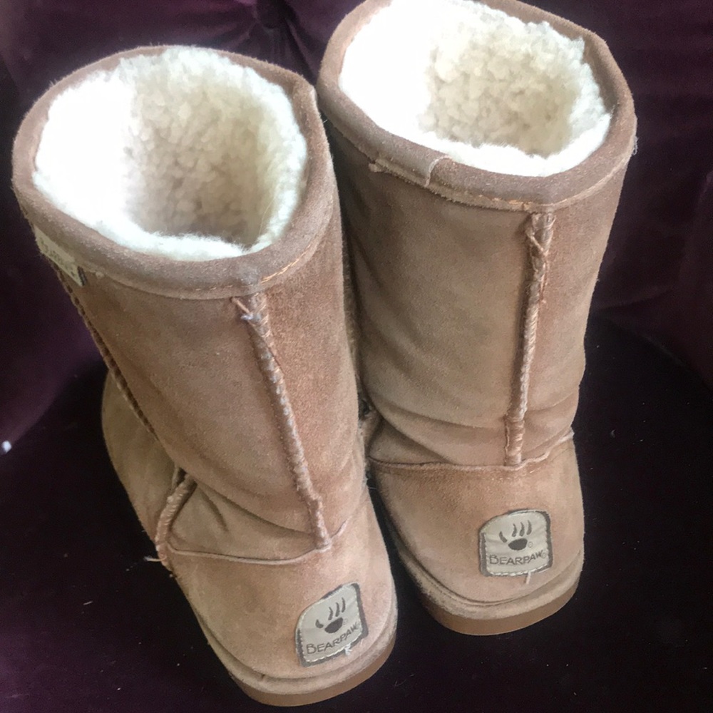 Boots by bearpaw 🐾